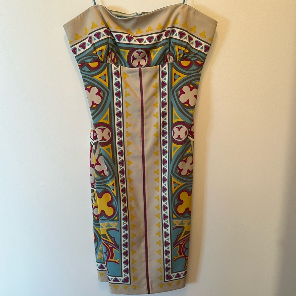Nicole Miller Collectionstrapless Silk dress. Size 10.